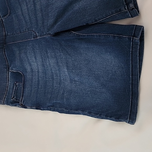 DKNY Jeans women's Short Size: L - Picture 4 of 17